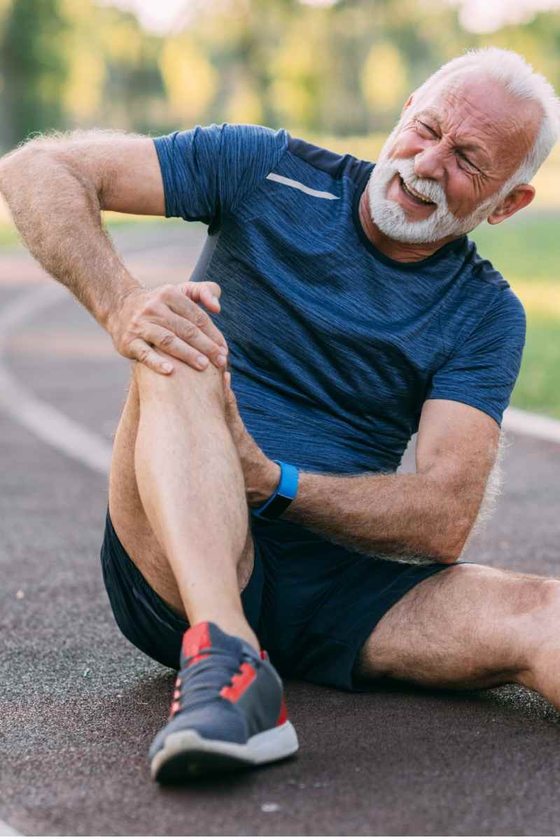 Genicular artery embolization procedure for chronic knee pain treatment